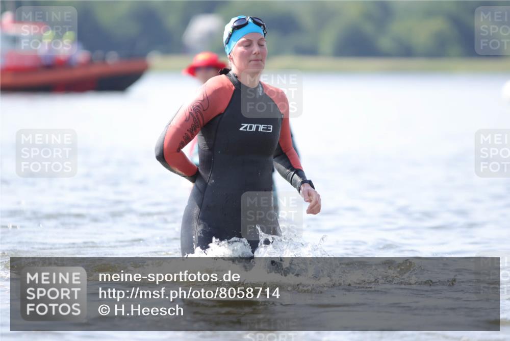 22.06.2025 - Viking Triathlon H.Heesch http://msf.ph/oto/8058714 22.06.2025 10:59:28 Schwimmen 459, 476 meine-sportfotos.de