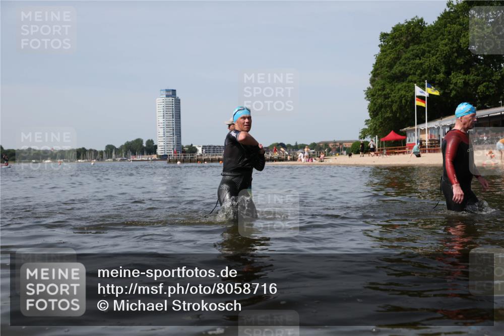 22.06.2025 - Viking Triathlon Michael Strokosch http://msf.ph/oto/8058716 22.06.2025 10:49:52 Schwimmen 69, 140, 270, 273, 356, 453 meine-sportfotos.de