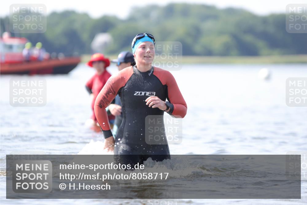 22.06.2025 - Viking Triathlon H.Heesch http://msf.ph/oto/8058717 22.06.2025 10:59:29 Schwimmen 459, 476 meine-sportfotos.de