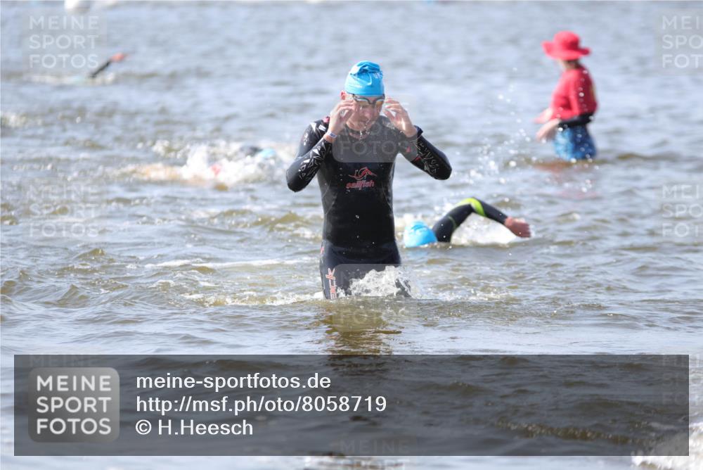 22.06.2025 - Viking Triathlon H.Heesch http://msf.ph/oto/8058719 22.06.2025 10:28:41 Schwimmen 15, 258, 301, 368, 414 meine-sportfotos.de