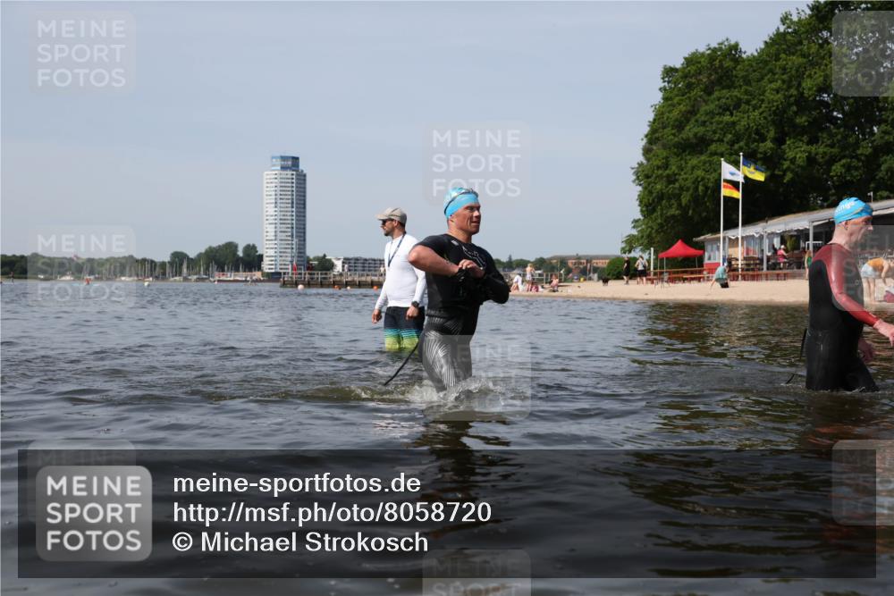 22.06.2025 - Viking Triathlon Michael Strokosch http://msf.ph/oto/8058720 22.06.2025 10:49:52 Schwimmen 69, 140, 270, 273, 356, 453 meine-sportfotos.de