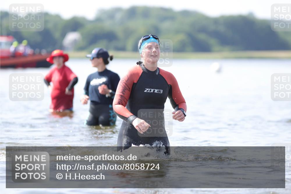 22.06.2025 - Viking Triathlon H.Heesch http://msf.ph/oto/8058724 22.06.2025 10:59:29 Schwimmen 459, 476 meine-sportfotos.de