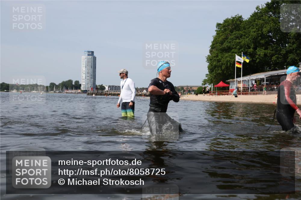 22.06.2025 - Viking Triathlon Michael Strokosch http://msf.ph/oto/8058725 22.06.2025 10:49:52 Schwimmen 69, 140, 270, 273, 356, 453 meine-sportfotos.de