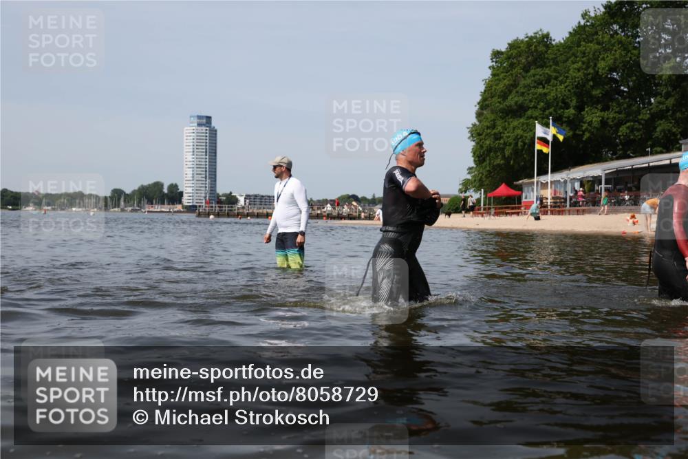 22.06.2025 - Viking Triathlon Michael Strokosch http://msf.ph/oto/8058729 22.06.2025 10:49:52 Schwimmen 69, 140, 270, 273, 356, 453 meine-sportfotos.de