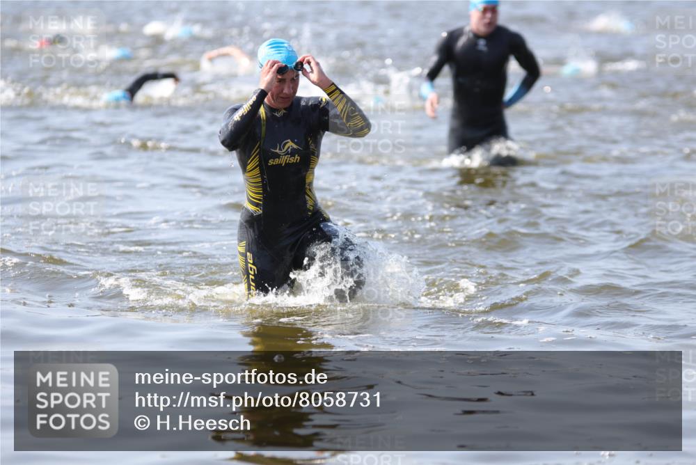 22.06.2025 - Viking Triathlon H.Heesch http://msf.ph/oto/8058731 22.06.2025 10:28:43 Schwimmen 15, 258, 301, 368, 414, 443, 628 meine-sportfotos.de