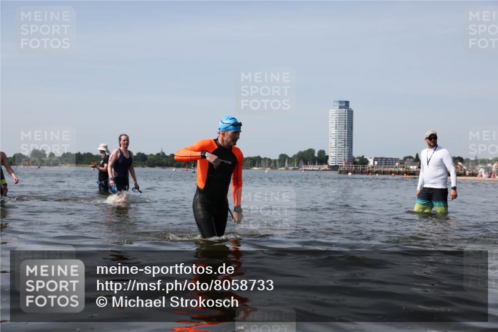 22.06.2025 - Viking Triathlon Michael Strokosch http://msf.ph/oto/8058733 22.06.2025 10:49:53 Schwimmen 69, 97, 140, 270, 273, 356, 453 meine-sportfotos.de
