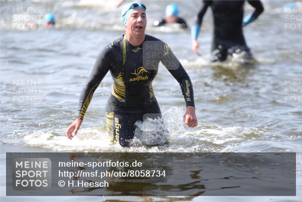 22.06.2025 - Viking Triathlon H.Heesch http://msf.ph/oto/8058734 22.06.2025 10:28:44 Schwimmen 15, 258, 301, 368, 414, 443, 628 meine-sportfotos.de