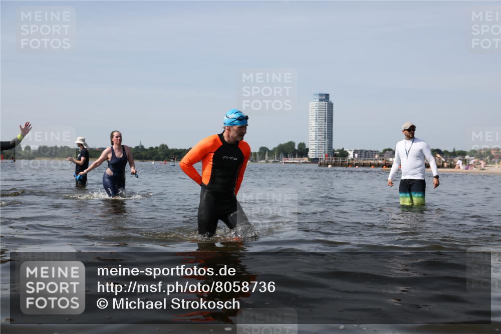 22.06.2025 - Viking Triathlon Michael Strokosch http://msf.ph/oto/8058736 22.06.2025 10:49:54 Schwimmen 69, 97, 140, 270, 273, 356 meine-sportfotos.de