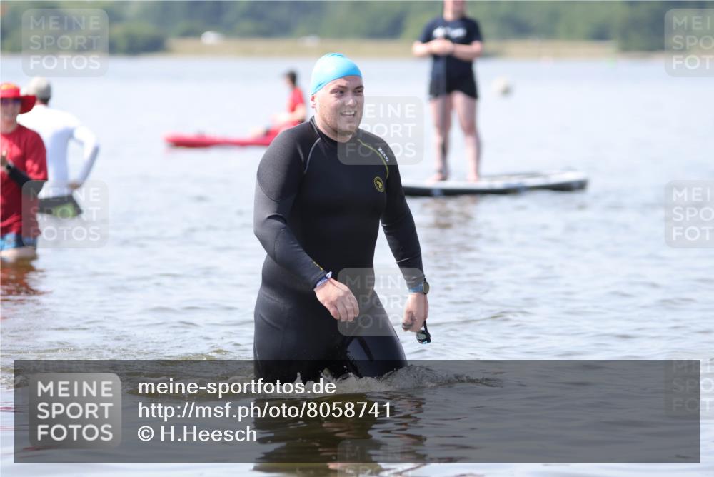 22.06.2025 - Viking Triathlon H.Heesch http://msf.ph/oto/8058741 22.06.2025 11:06:04 Schwimmen 303 meine-sportfotos.de