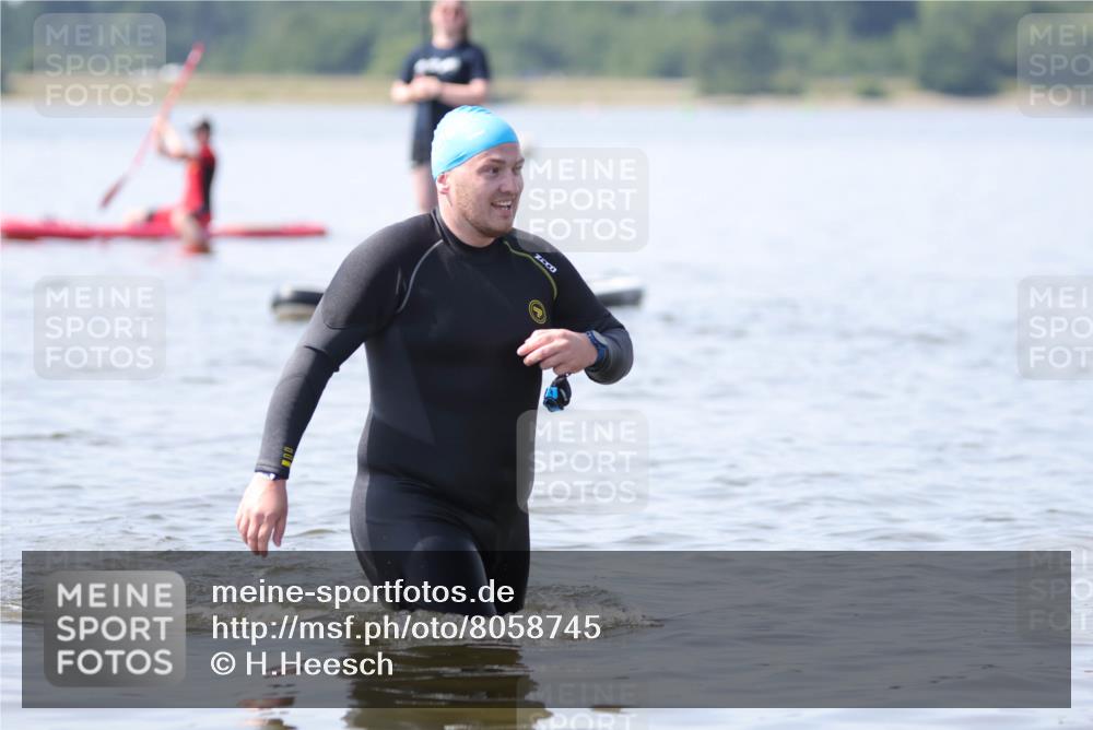 22.06.2025 - Viking Triathlon H.Heesch http://msf.ph/oto/8058745 22.06.2025 11:06:05 Schwimmen 303 meine-sportfotos.de