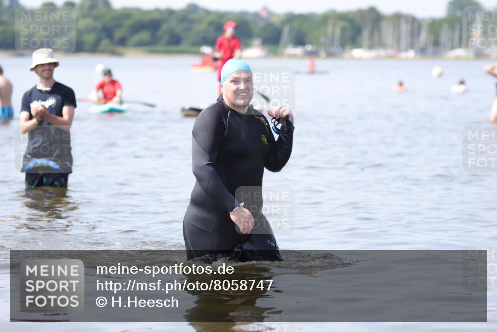 22.06.2025 - Viking Triathlon H.Heesch http://msf.ph/oto/8058747 22.06.2025 11:06:08 Schwimmen 303 meine-sportfotos.de