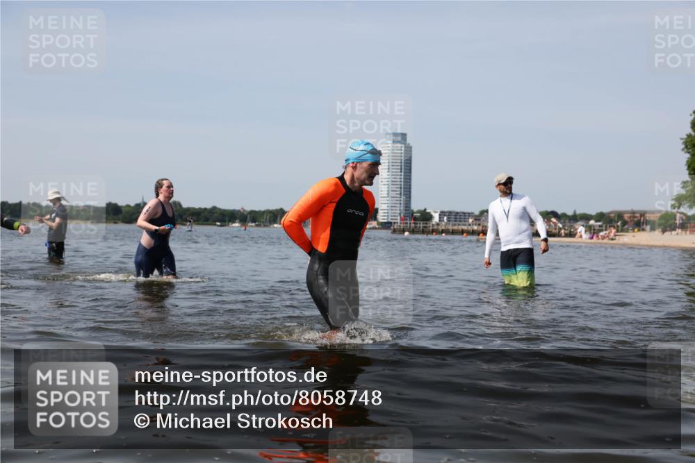 22.06.2025 - Viking Triathlon Michael Strokosch http://msf.ph/oto/8058748 22.06.2025 10:49:54 Schwimmen 69, 97, 140, 270, 273, 356 meine-sportfotos.de