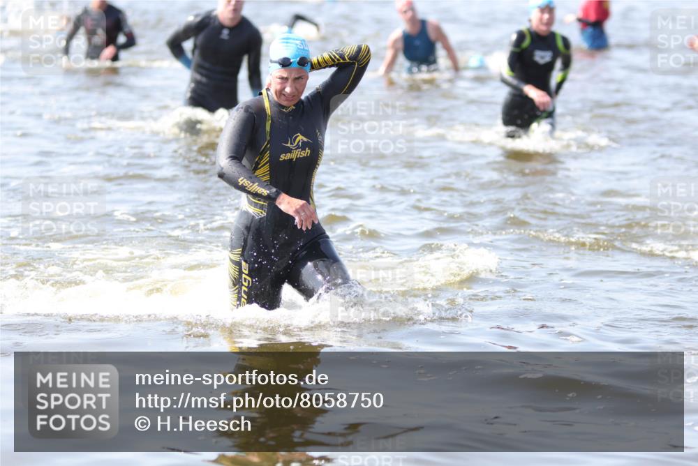 22.06.2025 - Viking Triathlon H.Heesch http://msf.ph/oto/8058750 22.06.2025 10:28:46 Schwimmen 15, 258, 301, 368, 384, 414, 443, 628 meine-sportfotos.de