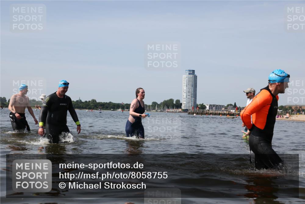 22.06.2025 - Viking Triathlon Michael Strokosch http://msf.ph/oto/8058755 22.06.2025 10:49:56 Schwimmen 69, 97, 140, 270, 273, 356 meine-sportfotos.de