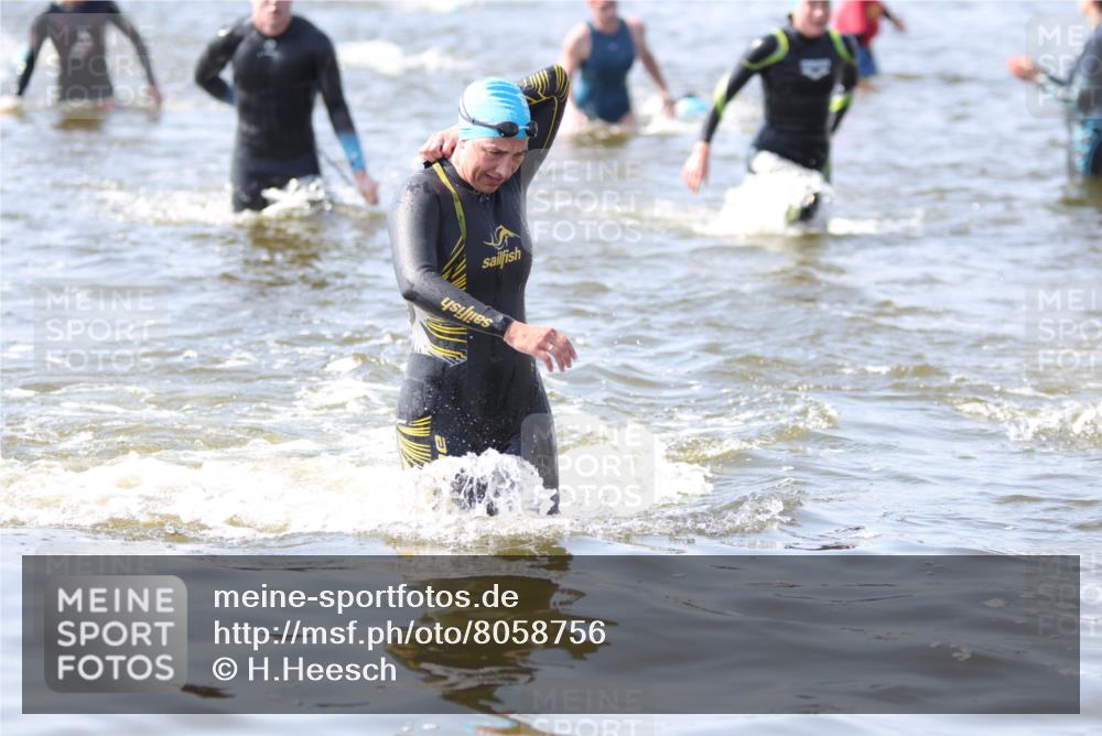 22.06.2025 - Viking Triathlon H.Heesch http://msf.ph/oto/8058756 22.06.2025 10:28:46 Schwimmen 15, 258, 301, 368, 384, 414, 443, 628 meine-sportfotos.de