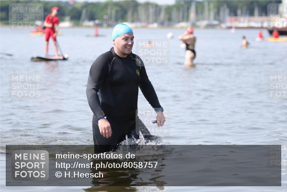 22.06.2025 - Viking Triathlon H.Heesch http://msf.ph/oto/8058757 22.06.2025 11:06:09 Schwimmen 303 meine-sportfotos.de