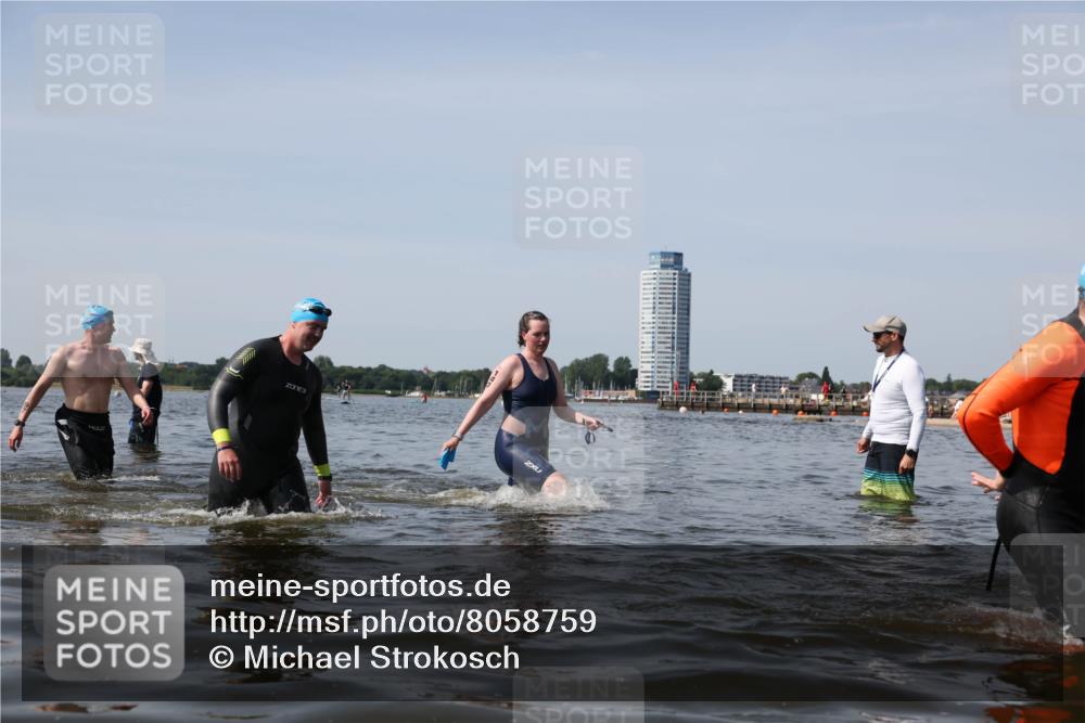 22.06.2025 - Viking Triathlon Michael Strokosch http://msf.ph/oto/8058759 22.06.2025 10:49:56 Schwimmen 69, 97, 140, 270, 273, 356 meine-sportfotos.de