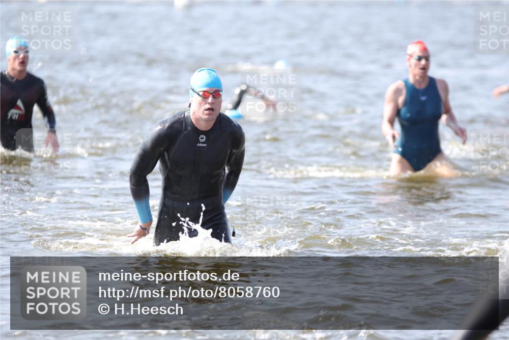 22.06.2025 - Viking Triathlon H.Heesch http://msf.ph/oto/8058760 22.06.2025 10:28:48 Schwimmen 12, 15, 152, 258, 301, 368, 384, 414, 443, 604, 628 meine-sportfotos.de
