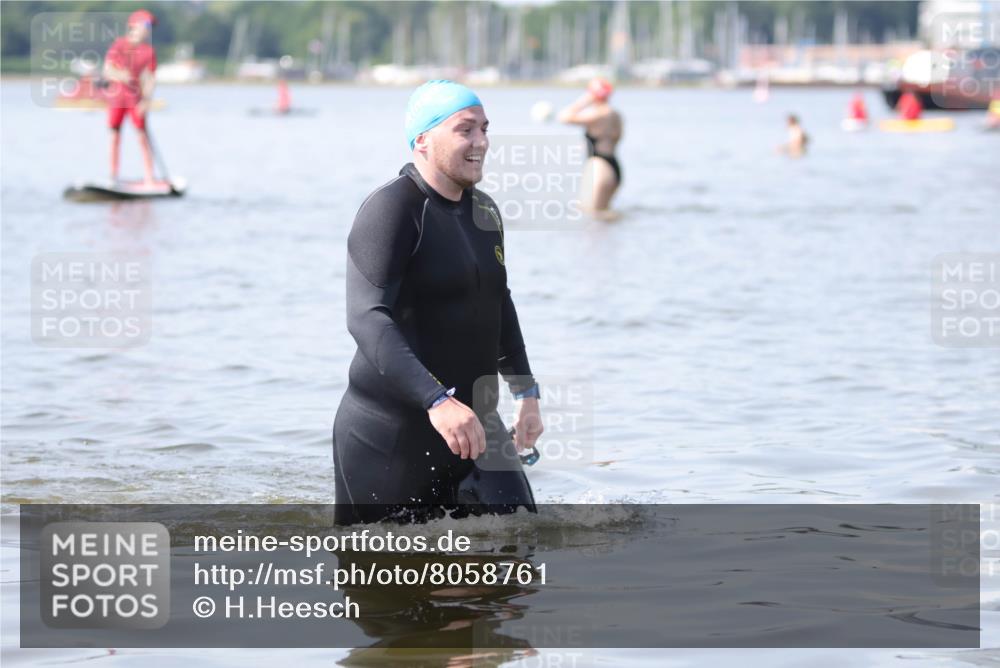 22.06.2025 - Viking Triathlon H.Heesch http://msf.ph/oto/8058761 22.06.2025 11:06:10 Schwimmen 303 meine-sportfotos.de