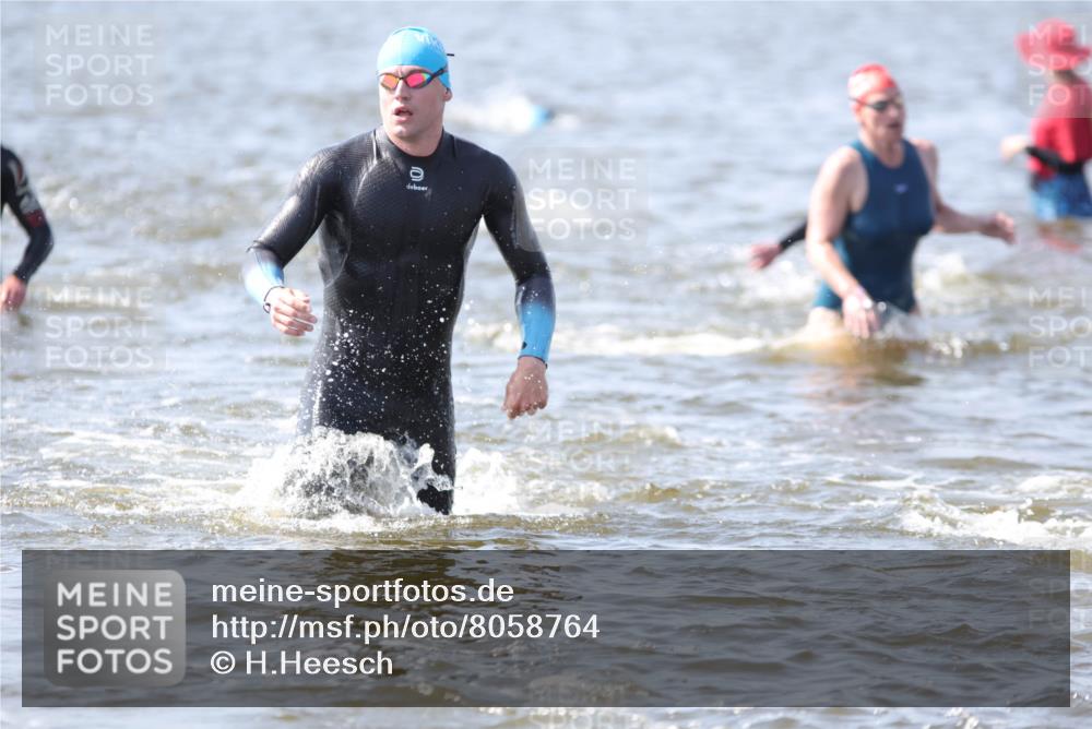 22.06.2025 - Viking Triathlon H.Heesch http://msf.ph/oto/8058764 22.06.2025 10:28:48 Schwimmen 12, 15, 152, 258, 301, 368, 384, 414, 443, 604, 628 meine-sportfotos.de