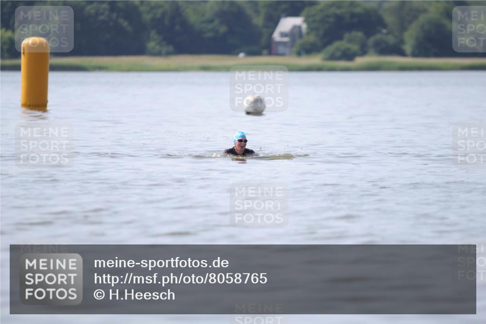 22.06.2025 - Viking Triathlon H.Heesch http://msf.ph/oto/8058765 22.06.2025 11:12:55 Schwimmen  meine-sportfotos.de