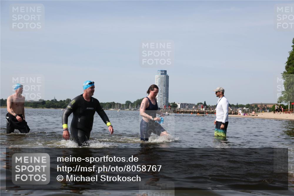 22.06.2025 - Viking Triathlon Michael Strokosch http://msf.ph/oto/8058767 22.06.2025 10:49:57 Schwimmen 69, 97, 140, 270, 273, 356 meine-sportfotos.de