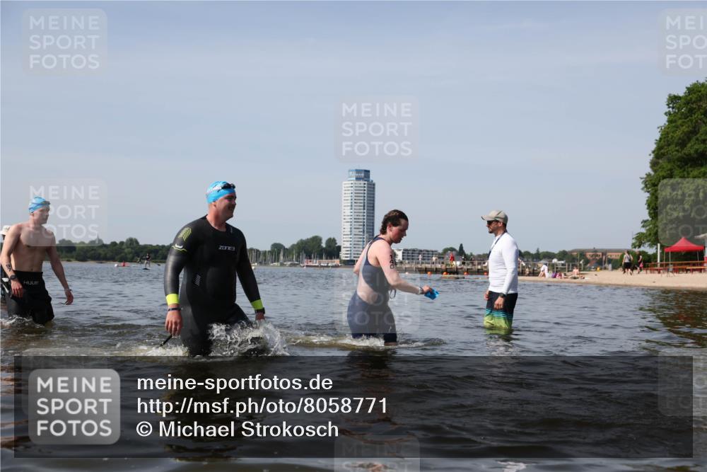 22.06.2025 - Viking Triathlon Michael Strokosch http://msf.ph/oto/8058771 22.06.2025 10:49:57 Schwimmen 69, 97, 140, 270, 273, 356 meine-sportfotos.de