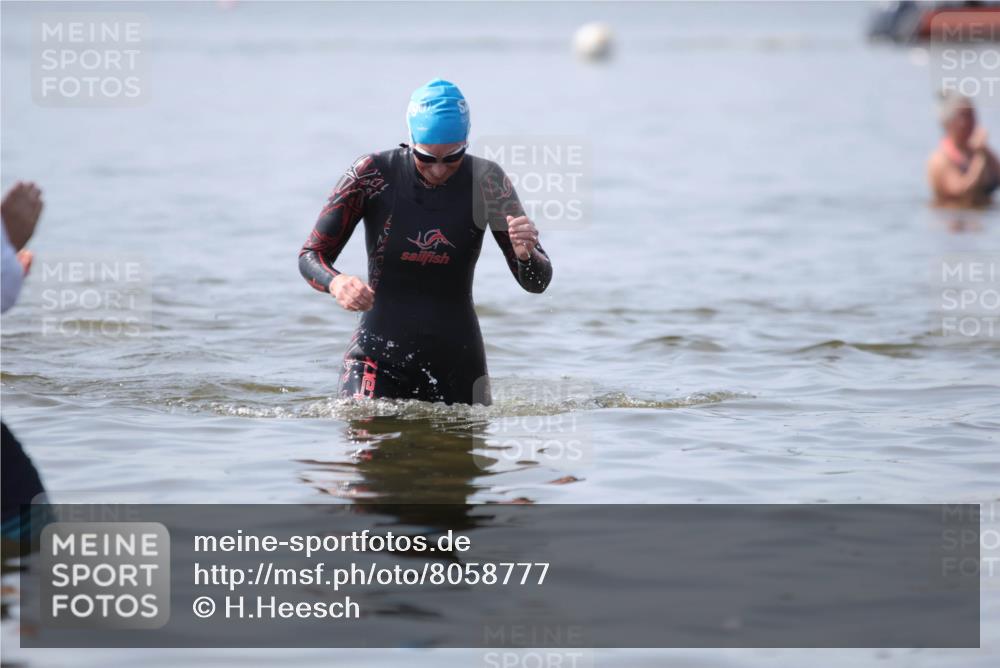 22.06.2025 - Viking Triathlon H.Heesch http://msf.ph/oto/8058777 22.06.2025 11:13:56 Schwimmen  meine-sportfotos.de