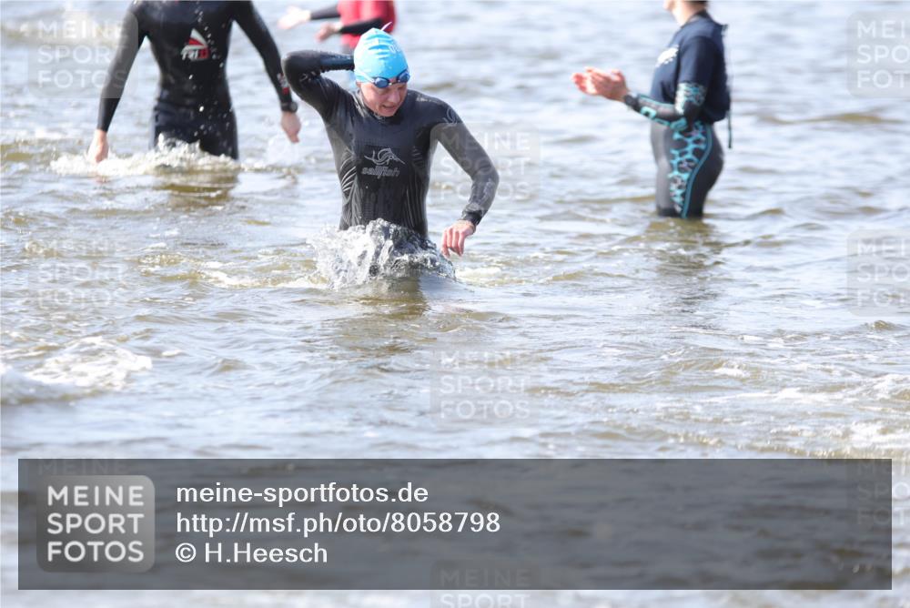 22.06.2025 - Viking Triathlon H.Heesch http://msf.ph/oto/8058798 22.06.2025 10:28:56 Schwimmen 7, 12, 15, 152, 200, 301, 310, 384, 414, 443, 604, 628 meine-sportfotos.de