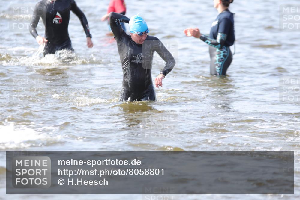 22.06.2025 - Viking Triathlon H.Heesch http://msf.ph/oto/8058801 22.06.2025 10:28:56 Schwimmen 7, 12, 15, 152, 200, 301, 310, 384, 414, 443, 604, 628 meine-sportfotos.de