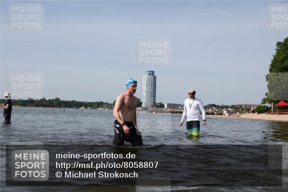 22.06.2025 - Viking Triathlon Michael Strokosch http://msf.ph/oto/8058807 22.06.2025 10:50:01 Schwimmen 69, 97, 140, 270, 273, 356 meine-sportfotos.de