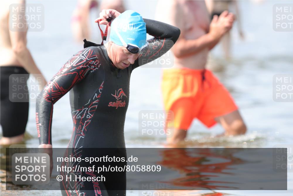 22.06.2025 - Viking Triathlon H.Heesch http://msf.ph/oto/8058809 22.06.2025 11:14:14 Schwimmen 405 meine-sportfotos.de