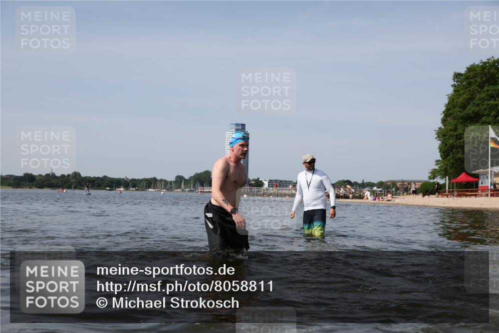 22.06.2025 - Viking Triathlon Michael Strokosch http://msf.ph/oto/8058811 22.06.2025 10:50:01 Schwimmen 69, 97, 140, 270, 273, 356 meine-sportfotos.de
