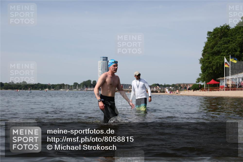 22.06.2025 - Viking Triathlon Michael Strokosch http://msf.ph/oto/8058815 22.06.2025 10:50:01 Schwimmen 69, 97, 140, 270, 273, 356 meine-sportfotos.de