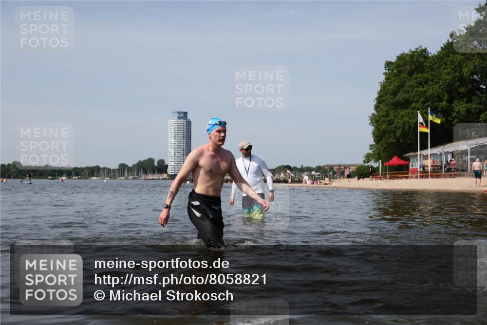 22.06.2025 - Viking Triathlon Michael Strokosch http://msf.ph/oto/8058821 22.06.2025 10:50:02 Schwimmen 69, 97, 140, 270, 273, 356 meine-sportfotos.de