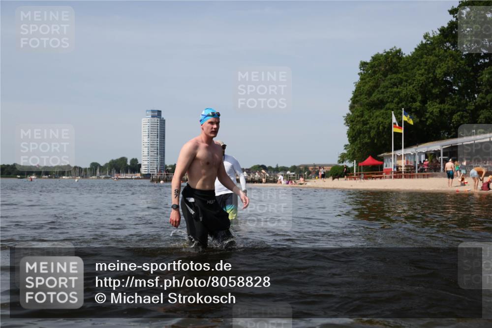 22.06.2025 - Viking Triathlon Michael Strokosch http://msf.ph/oto/8058828 22.06.2025 10:50:02 Schwimmen 69, 97, 140, 270, 273, 356 meine-sportfotos.de