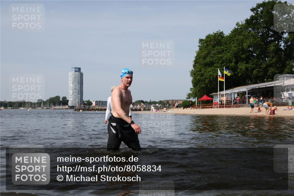 22.06.2025 - Viking Triathlon Michael Strokosch http://msf.ph/oto/8058834 22.06.2025 10:50:02 Schwimmen 69, 97, 140, 270, 273, 356 meine-sportfotos.de