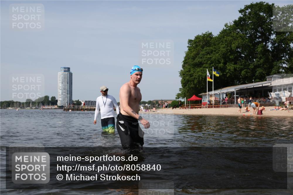 22.06.2025 - Viking Triathlon Michael Strokosch http://msf.ph/oto/8058840 22.06.2025 10:50:03 Schwimmen 69, 97, 140, 270, 273, 356 meine-sportfotos.de