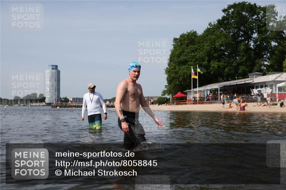 22.06.2025 - Viking Triathlon Michael Strokosch http://msf.ph/oto/8058845 22.06.2025 10:50:03 Schwimmen 69, 97, 140, 270, 273, 356 meine-sportfotos.de