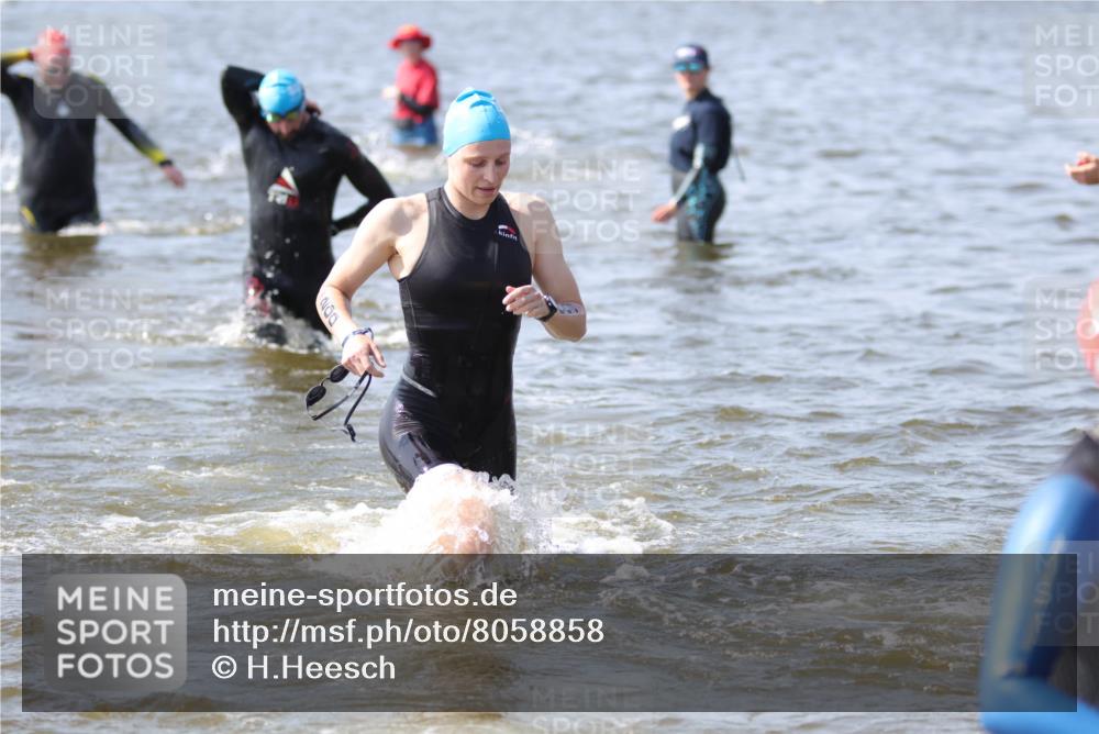 22.06.2025 - Viking Triathlon H.Heesch http://msf.ph/oto/8058858 22.06.2025 10:29:07 Schwimmen 7, 11, 12, 30, 33, 152, 200, 310, 384, 443, 458, 604, 628, 652 meine-sportfotos.de