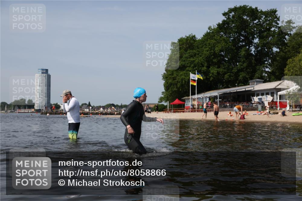 22.06.2025 - Viking Triathlon Michael Strokosch http://msf.ph/oto/8058866 22.06.2025 10:50:14 Schwimmen 97, 431, 463 meine-sportfotos.de