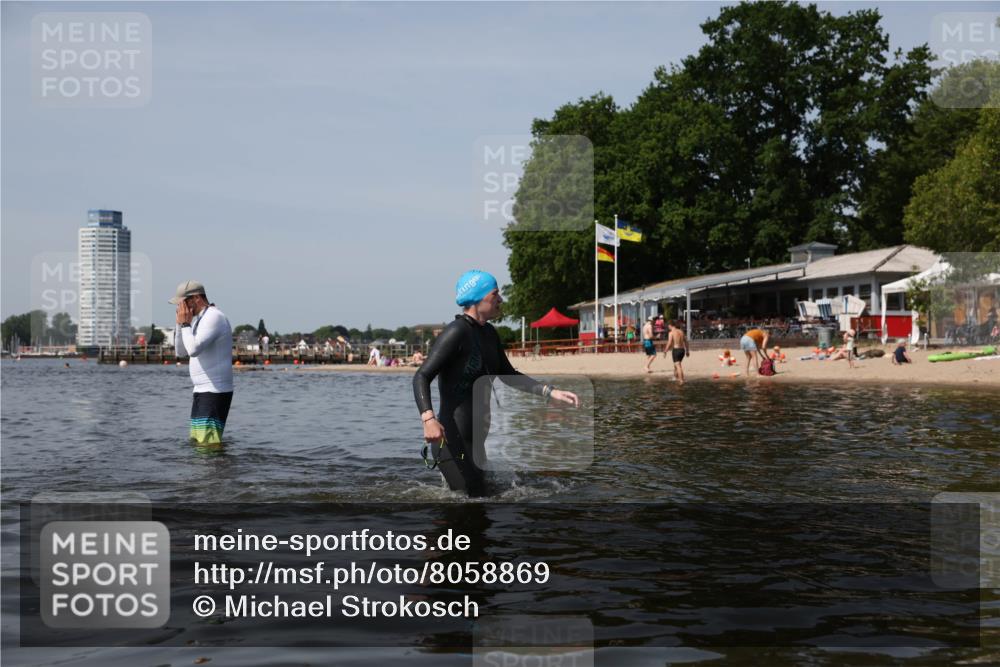 22.06.2025 - Viking Triathlon Michael Strokosch http://msf.ph/oto/8058869 22.06.2025 10:50:14 Schwimmen 97, 431, 463 meine-sportfotos.de