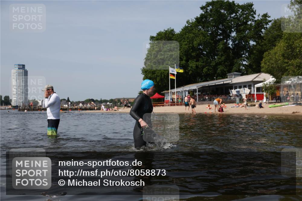 22.06.2025 - Viking Triathlon Michael Strokosch http://msf.ph/oto/8058873 22.06.2025 10:50:14 Schwimmen 97, 431, 463 meine-sportfotos.de