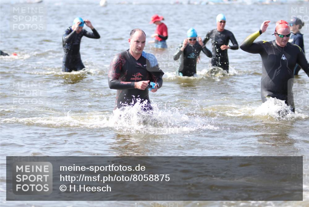 22.06.2025 - Viking Triathlon H.Heesch http://msf.ph/oto/8058875 22.06.2025 10:29:13 Schwimmen 7, 11, 12, 30, 33, 200, 243, 310, 458, 612, 652 meine-sportfotos.de