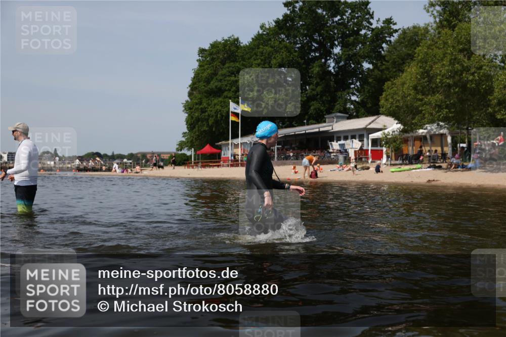 22.06.2025 - Viking Triathlon Michael Strokosch http://msf.ph/oto/8058880 22.06.2025 10:50:15 Schwimmen 431, 463 meine-sportfotos.de