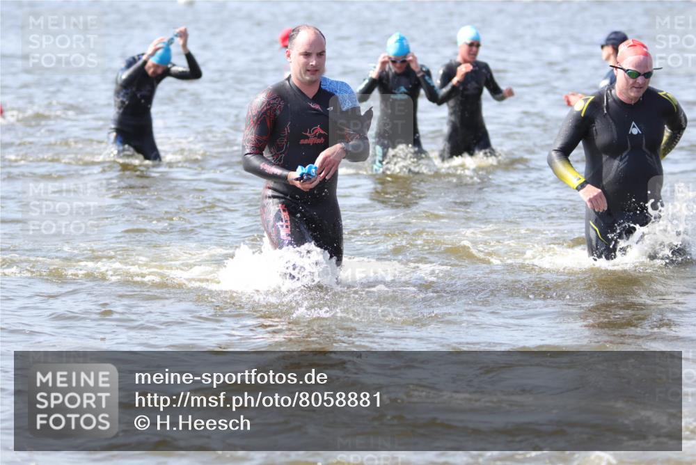 22.06.2025 - Viking Triathlon H.Heesch http://msf.ph/oto/8058881 22.06.2025 10:29:13 Schwimmen 7, 11, 12, 30, 33, 200, 243, 310, 458, 612, 652 meine-sportfotos.de