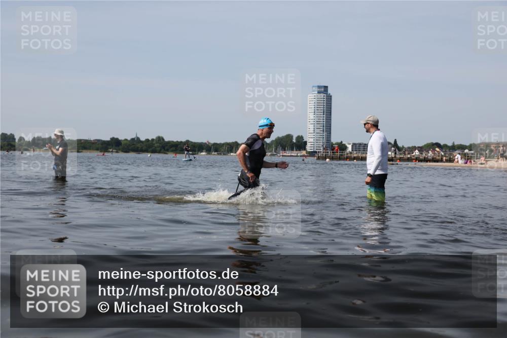 22.06.2025 - Viking Triathlon Michael Strokosch http://msf.ph/oto/8058884 22.06.2025 10:50:23 Schwimmen 24, 431, 463 meine-sportfotos.de
