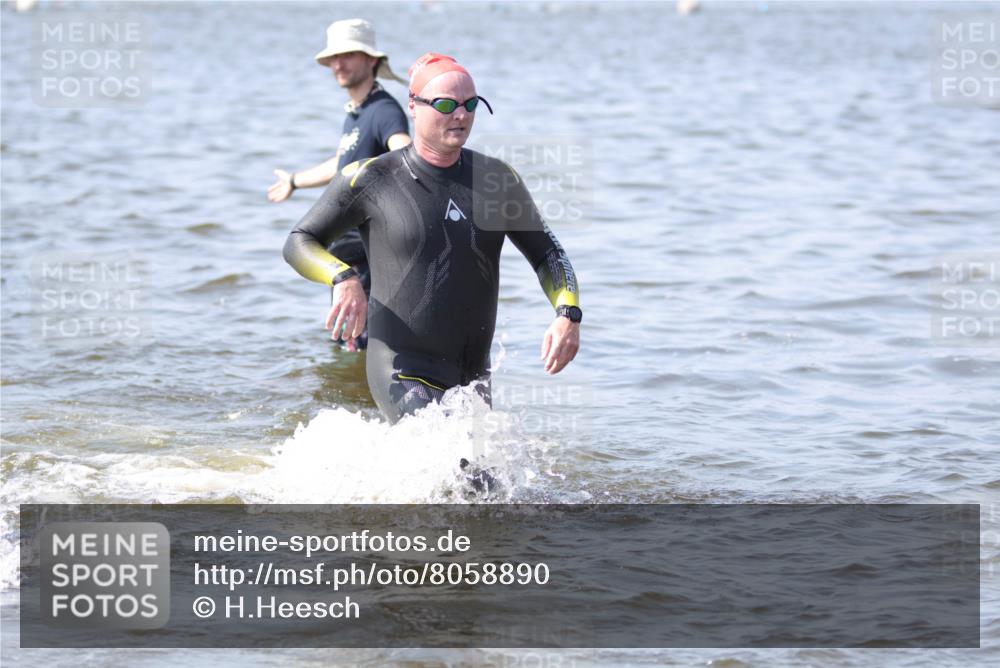 22.06.2025 - Viking Triathlon H.Heesch http://msf.ph/oto/8058890 22.06.2025 10:29:15 Schwimmen 7, 11, 30, 33, 200, 243, 458, 612, 652 meine-sportfotos.de