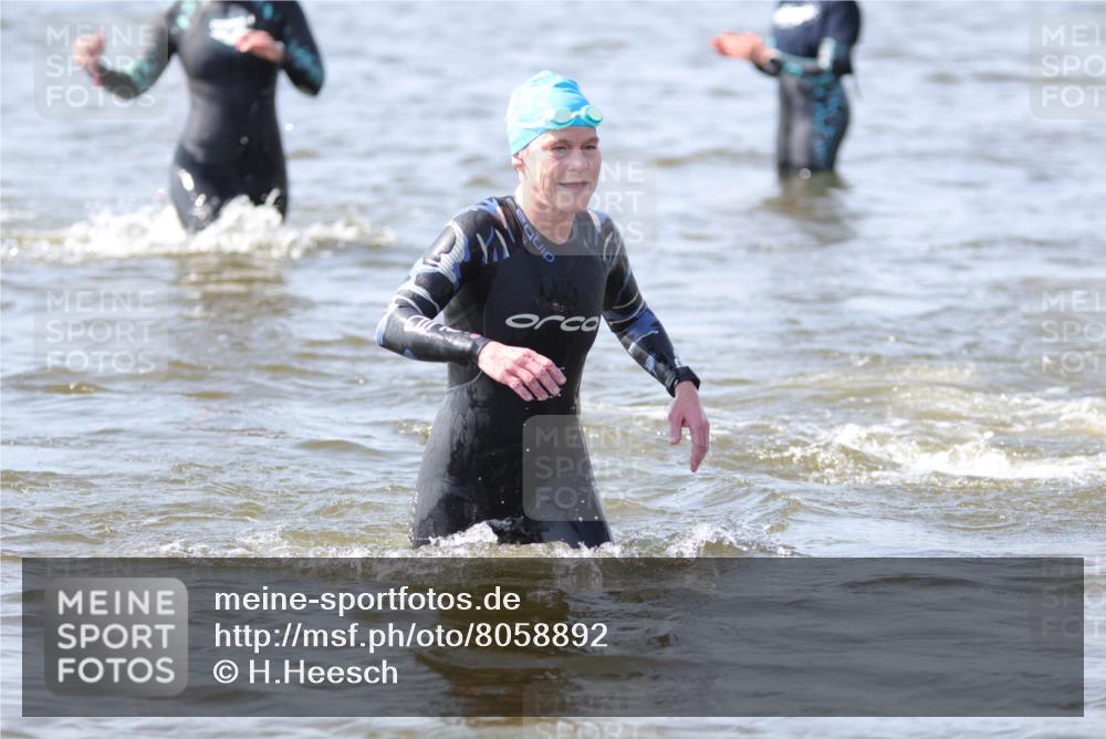 22.06.2025 - Viking Triathlon H.Heesch http://msf.ph/oto/8058892 22.06.2025 10:29:21 Schwimmen 6, 11, 30, 33, 243, 458, 612, 652 meine-sportfotos.de