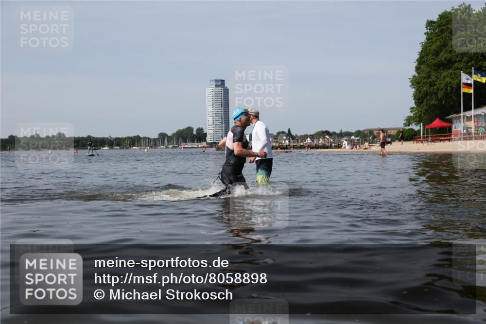 22.06.2025 - Viking Triathlon Michael Strokosch http://msf.ph/oto/8058898 22.06.2025 10:50:24 Schwimmen 24, 202, 418, 431, 463 meine-sportfotos.de